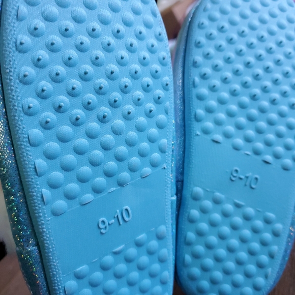 Disney Frozen Anna and Elsa girls slippers - Picture 6 of 8